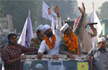 Kejriwal’s Bangalore road show draws curious crowds